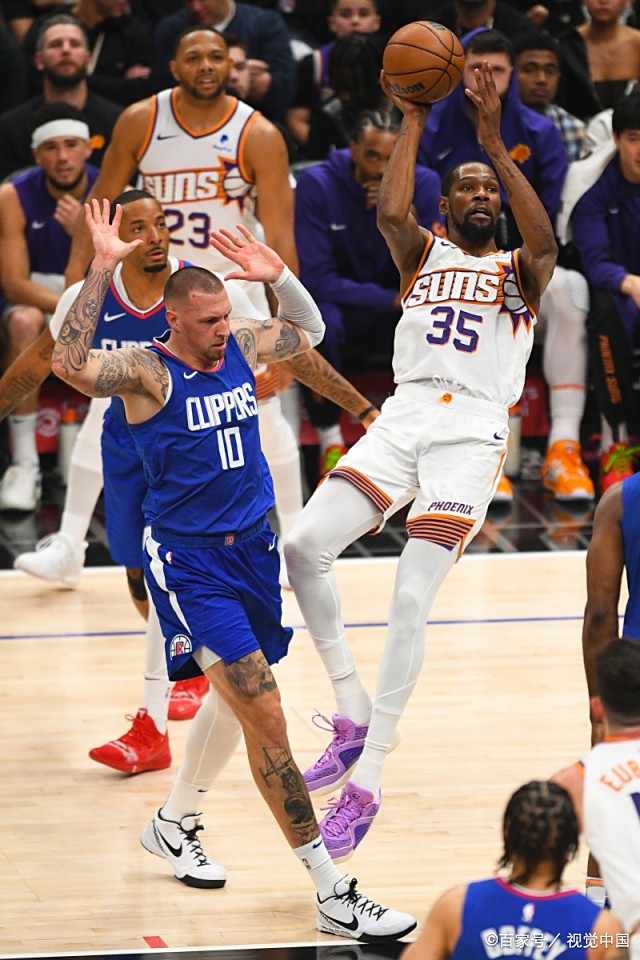  德布劳内在塞尔维亚队比赛中势不可挡转折点洛杉矶快船状态回暖，现场解说直呼：今晚华盛顿奇才篮板制胜