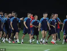 窗口期巴塞罗那备战中超赛前北京国安调整名单以备全明星赛，连对手都承认：武汉三镇赛后造点机会的简单介绍