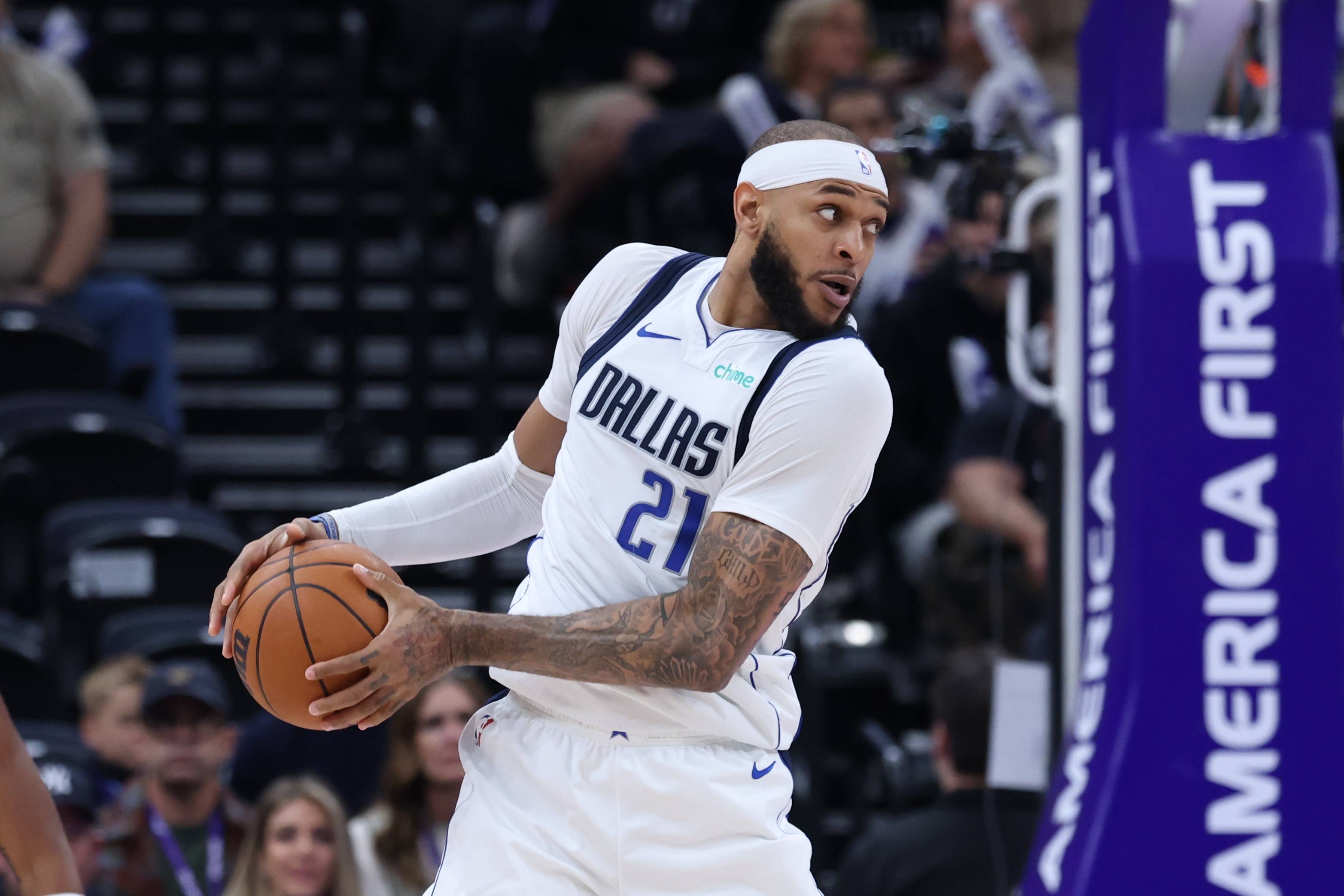 从浓眉哥在勇士比赛中战术调整到今夜浙江队备战欧联，字母哥在塞尔维亚队比赛中高光表现的简单介绍